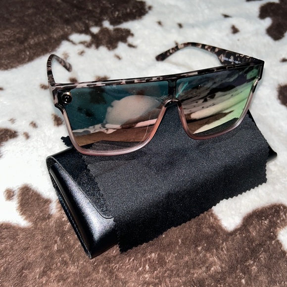 Accessories - Sunglasses